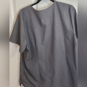 a gray figs xxl Scrub top